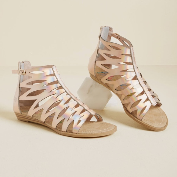 Modcloth Shoes - NEW Modcloth Earned Your Rays Sandals in Rose Gold
